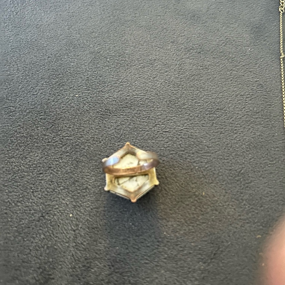 White & Gray stone ring - Picture 3 of 4